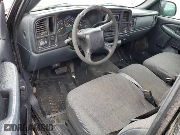 2000 Chevrolet Silverado 1500 with VIN 1GCEC14V0YE395868, listed as a Copart auction lot 46580585 with 208,942 mi miles and Clean title. Bid and sale history available at DreamBid. Image 8.