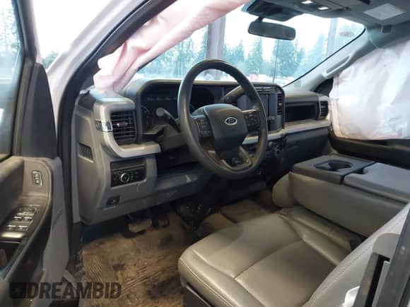 2023 Ford F-250 XL z VIN 1FT7X2BAXPED71157, wystawiony jako IAAI lot #41265426 z przebiegiem 23 072 mil mil oraz . Historia ofert i sprzedaży dostępna na DreamBid. Obrazek 5.