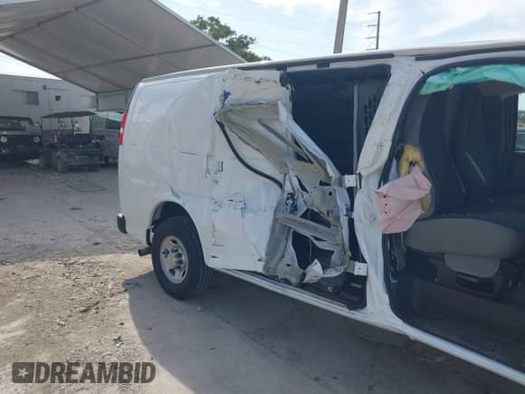 2024 Chevrolet Express Cargo with VIN 1GCWGAF72R1195073, listed as a IAAI auction lot 42083671 with 4,690 mi miles and . Bid and sale history available at DreamBid. Image 22.