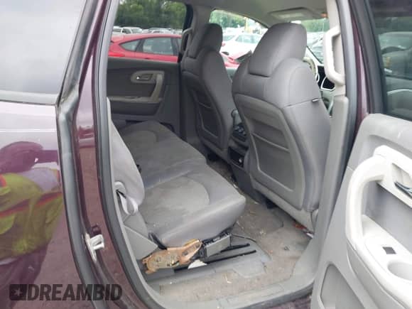 2010 Chevrolet Traverse LS z VIN 1GNLREED0AS128554, wystawiony jako IAAI lot #42861199 z przebiegiem 138 522 mil mil oraz . Historia ofert i sprzedaży dostępna na DreamBid. Obrazek 8.