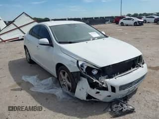2013 Volvo S60 T5 с VIN YV1612FH8D2182955, выставлен на аукционе IAAI как лот 42292040 с пробегом 118 698 миль миль и . История ставок и продаж доступна на DreamBid. Изображение 1.