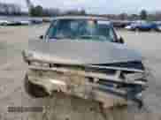 1996 Chevrolet Suburban with VIN 1GNEC16R0TJ376406, listed as a Copart auction lot 47040935 with 245,664 mi miles and Salvage title. Bid and sale history available at DreamBid. Image 5.