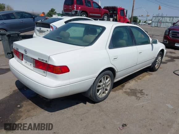 2001 Toyota Camry LE z VIN 4T1BF28K31U970889, wystawiony jako IAAI lot #42973204 z przebiegiem 187 815 mil mil oraz . Historia ofert i sprzedaży dostępna na DreamBid. Obrazek 4.