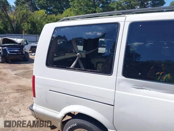 2002 Chevrolet Astro with VIN 1GNDM19X52B108611, listed as a IAAI auction lot 43312749 with Not provided miles and . Bid and sale history available at DreamBid. Image 21.