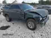 1996 Chevrolet Blazer LS с VIN 1GNCS18W2TK149760, выставлен на аукционе Copart как лот 70966534 с пробегом 306 307 миль миль и Списание • Salvage title. История ставок и продаж доступна на DreamBid. Изображение 4.