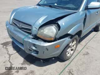 2009 Hyundai Tucson with VIN KM8JN12B09U981166, listed as a IAAI auction lot 42793716 with 228,301 mi miles and . Bid and sale history available at DreamBid. Image 6.