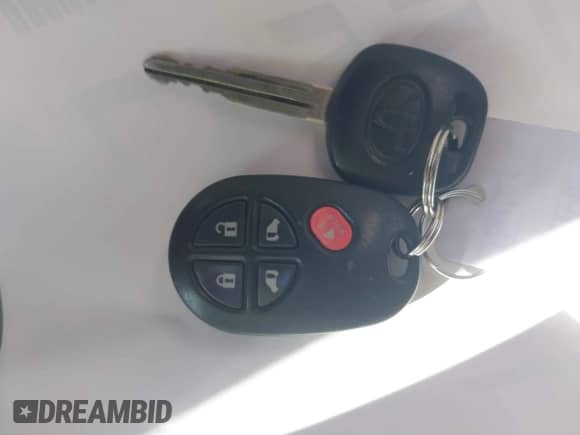 2018 Toyota Sienna LE with VIN 5TDKZ3DC2JS914933, listed as a IAAI auction lot 43075517 with 89,547 mi miles and . Bid and sale history available at DreamBid. Image 11.