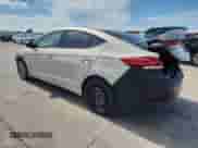 2018 Hyundai Elantra SE z VIN KMHD74LF2JU591314, wystawiony jako Copart lot #87091835 z przebiegiem 135 101 mil mil oraz Czysty tytuł • Clean title. Historia ofert i sprzedaży dostępna na DreamBid. Obrazek 2.