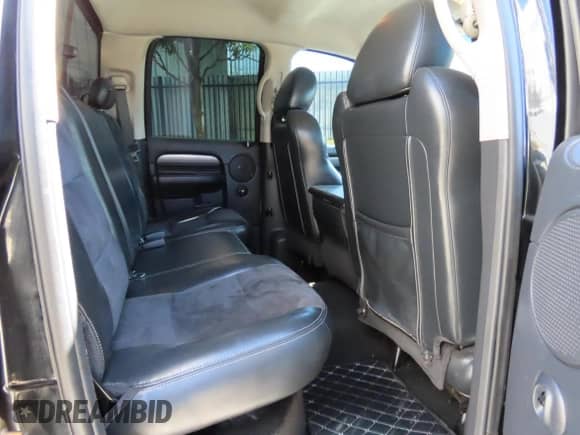 2005 Dodge Ram z VIN 3D7HA18H15G863253, wystawiony jako Copart lot #84461845 z przebiegiem 130 062 mil mil oraz Szkoda całkowita • Salvage title. Historia ofert i sprzedaży dostępna na DreamBid. Obrazek 6.