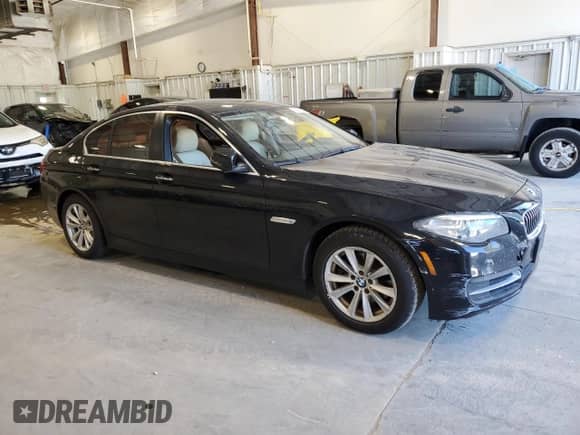 2014 BMW 5 Series 528i z VIN WBA5A5C57ED502850, wystawiony jako Copart lot #70339345 z przebiegiem 77 472 mil mil oraz Nie do naprawy • Non repairable. Historia ofert i sprzedaży dostępna na DreamBid. Obrazek 4.