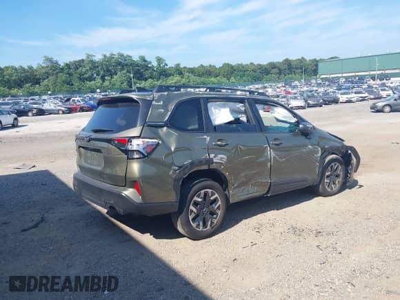 2025 Subaru Forester Premium z VIN JF2SLDDC1SH454145, wystawiony jako IAAI lot #42969733 z przebiegiem 18 007 mil mil oraz . Historia ofert i sprzedaży dostępna na DreamBid. Obrazek 4.
