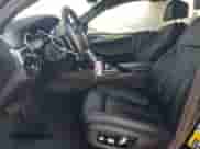 2019 BMW 5 Series 530e xDrive z VIN WBAJB1C5XKB376818, wystawiony jako Copart lot #74683034 z przebiegiem 108 066 mil mil oraz Szkoda całkowita • Salvage title. Historia ofert i sprzedaży dostępna na DreamBid. Obrazek 7.