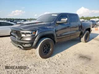 2022 Ram 1500 TRX z VIN 1C6SRFU96NN122311, wystawiony jako Copart lot #69441145 z przebiegiem 12 526 mil mil oraz Czysty tytuł • Clean title. Historia ofert i sprzedaży dostępna na DreamBid. Obrazek 1.