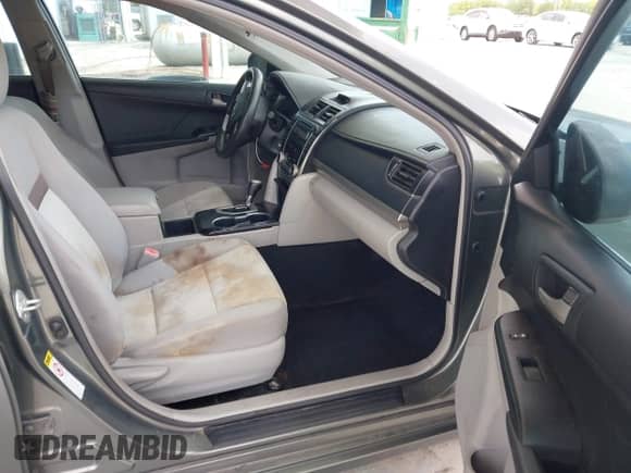 2012 Toyota Camry L z VIN 4T1BF1FKXCU590092, wystawiony jako IAAI lot #42836843 z przebiegiem 138 737 mil mil oraz . Historia ofert i sprzedaży dostępna na DreamBid. Obrazek 5.