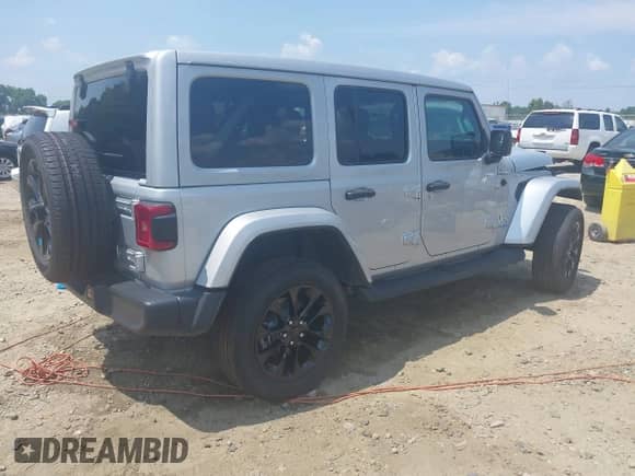 2022 Jeep Wrangler Unlimited Sahara с VIN 1C4JJXP69NW229978, выставлен на аукционе IAAI как лот 42579990 с пробегом 31 423 миль миль и . История ставок и продаж доступна на DreamBid. Изображение 4.