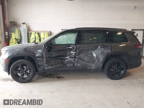 2024 Jeep Grand Cherokee Limited with VIN 1C4RJKBG3R8562077, listed as a IAAI auction lot 42308834 with 21,134 mi miles and . Bid and sale history available at DreamBid. Image 14.