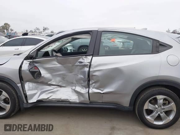 2021 Honda HR-V LX с VIN 3CZRU5H3XMM704176, выставлен на аукционе IAAI как лот 42356329 с пробегом 102 139 миль миль и . История ставок и продаж доступна на DreamBid. Изображение 14.