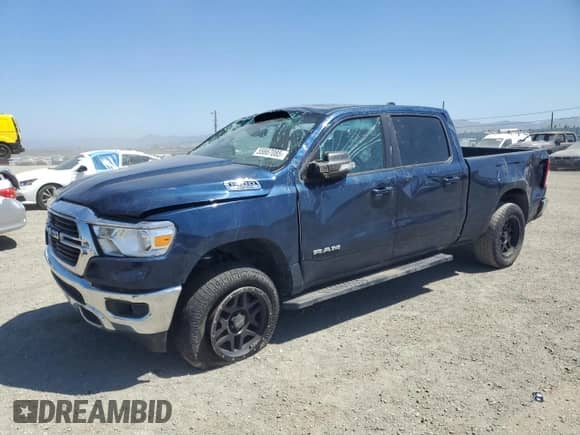 2021 Ram 1500 Big Horn z VIN 1C6SRFMTXMN562364, wystawiony jako Copart lot #55867085 z przebiegiem 77 000 mil mil oraz Szkoda całkowita • Salvage title. Historia ofert i sprzedaży dostępna na DreamBid. Obrazek 1.