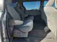 2011 Toyota Sienna LE z VIN 5TDJK3DC9BS017061, wystawiony jako Copart lot #81839295 z przebiegiem Nie podano mil oraz Szkoda całkowita • Salvage title. Historia ofert i sprzedaży dostępna na DreamBid. Obrazek 10.