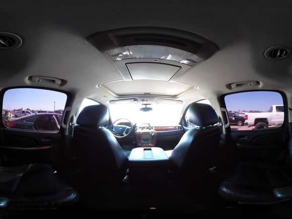 2013 Chevrolet Suburban LTZ z VIN 1GNSCKE0XDR160013, wystawiony jako IAAI lot #43152691 z przebiegiem 223 718 mil mil oraz . Historia ofert i sprzedaży dostępna na DreamBid. Obrazek 18.