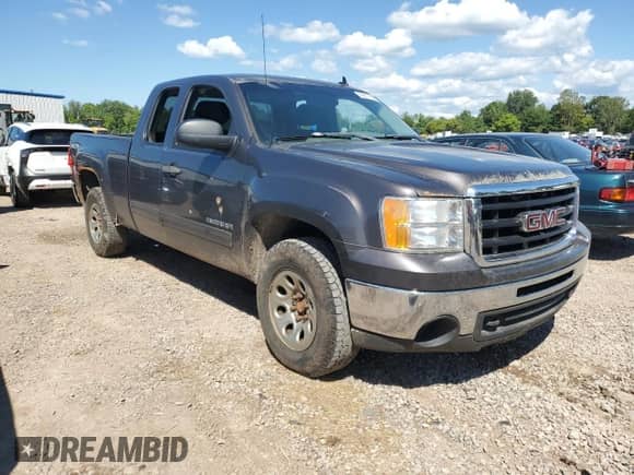 2011 GMC Sierra 1500 SL z VIN 1GTR2UEA2BZ347855, wystawiony jako Copart lot #69877605 z przebiegiem 272 263 mil mil oraz Czysty tytuł • Clean title. Historia ofert i sprzedaży dostępna na DreamBid. Obrazek 4.