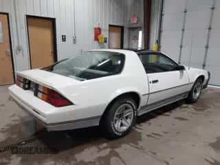 1983 Chevrolet Camaro с VIN 1G1AP87H8DN128448, выставлен на аукционе IAAI как лот 43392561 с пробегом 48 756 миль миль и . История ставок и продаж доступна на DreamBid. Изображение 4.