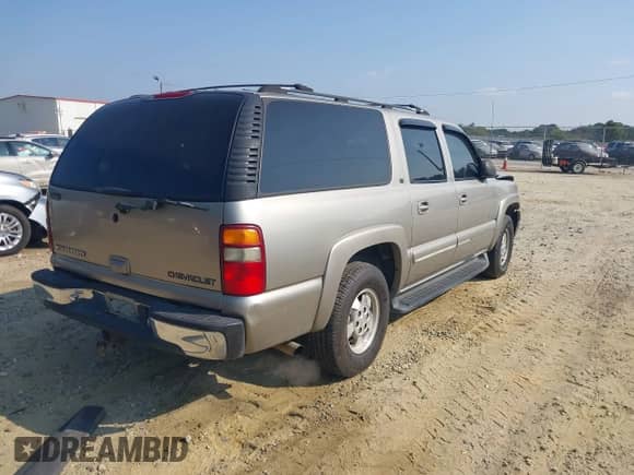 2000 Chevrolet Suburban LS with VIN 3GNEC16T0YG117077, listed as a IAAI auction lot 43236224 with 303,136 mi miles and . Bid and sale history available at DreamBid. Image 4.
