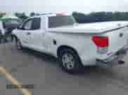 2012 Toyota Tundra z VIN 5TFRU5F17CX027958, wystawiony jako IAAI lot #42690061 z przebiegiem 228 438 mil mil oraz . Historia ofert i sprzedaży dostępna na DreamBid. Obrazek 3.
