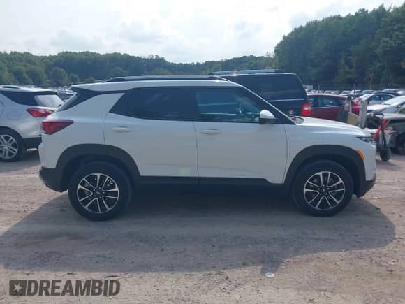 2025 Chevrolet TrailBlazer LT with VIN KL79MRSL8SB110094, listed as a IAAI auction lot 43202077 with 3,860 mi miles and . Bid and sale history available at DreamBid. Image 13.