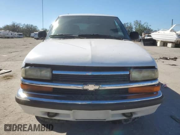 1998 Chevrolet Blazer LT z VIN 1GNDT13W0W2139791, wystawiony jako Copart lot #82224464 z przebiegiem 171 508 mil mil oraz Nie do naprawy • Non repairable. Historia ofert i sprzedaży dostępna na DreamBid. Obrazek 5.