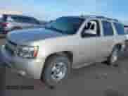 2014 Chevrolet Tahoe LS z VIN 1GNSKAE08ER161675, wystawiony jako IAAI lot #41859769 z przebiegiem 160 711 mil mil oraz . Historia ofert i sprzedaży dostępna na DreamBid. Obrazek 2.