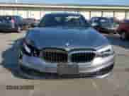2019 BMW 5 Series 530i xDrive z VIN WBAJA7C50KG910854, wystawiony jako Copart lot #71302315 z przebiegiem Nie podano mil oraz Szkoda całkowita • Salvage title. Historia ofert i sprzedaży dostępna na DreamBid. Obrazek 5.