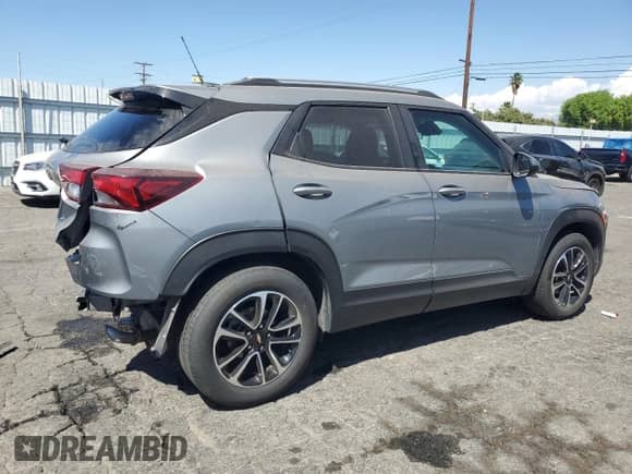 2024 Chevrolet TrailBlazer LT with VIN KL79MPS28RB132666, listed as a Copart auction lot 71562345 with 27,245 mi miles and Salvage title. Bid and sale history available at DreamBid. Image 3.