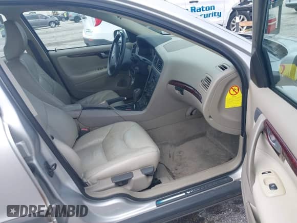 2004 Volvo S60 с VIN YV1RS61T242325508, выставлен на аукционе IAAI как лот 42763330 с пробегом 116 177 миль миль и . История ставок и продаж доступна на DreamBid. Изображение 5.