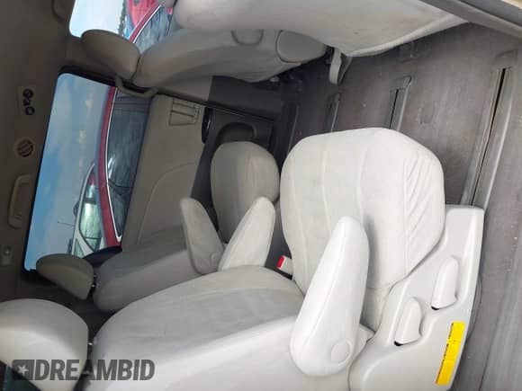 2011 Toyota Sienna с VIN 5TDKA3DC8BS005877, выставлен на аукционе IAAI как лот 42837513 с пробегом Не указан миль и . История ставок и продаж доступна на DreamBid. Изображение 8.