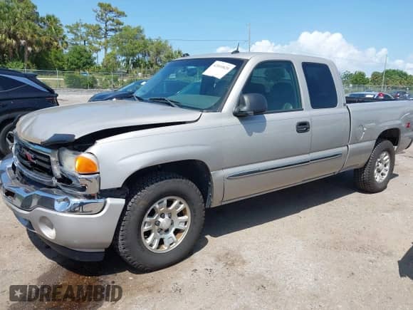 2005 GMC Sierra 1500 SLE with VIN 1GTEK19Z15Z334502, listed as a IAAI auction lot 42010820 with 253,786 mi miles and . Bid and sale history available at DreamBid. Image 17.
