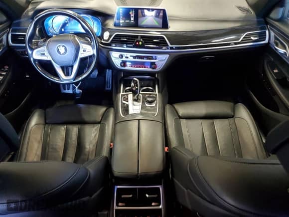 2019 BMW 7 Series 740i xDrive with VIN WBA7E4C56KGV70560, listed as a Copart auction lot 86064145 with 277,053 mi miles and Clean title. Bid and sale history available at DreamBid. Image 8.