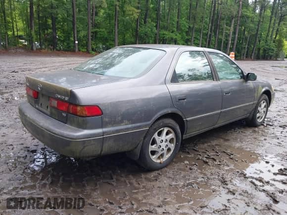 1997 Toyota Camry LE z VIN 4T1BF22K3VU014200, wystawiony jako IAAI lot #42367830 z przebiegiem 77 205 mil mil oraz . Historia ofert i sprzedaży dostępna na DreamBid. Obrazek 4.