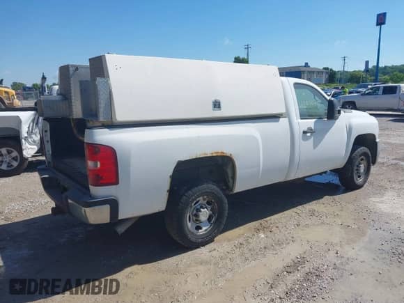 2007 Chevrolet Silverado 2500HD 1LT с VIN 1GCHC24K07E563631, выставлен на аукционе IAAI как лот 42311405 с пробегом 196 888 миль миль и . История ставок и продаж доступна на DreamBid. Изображение 4.