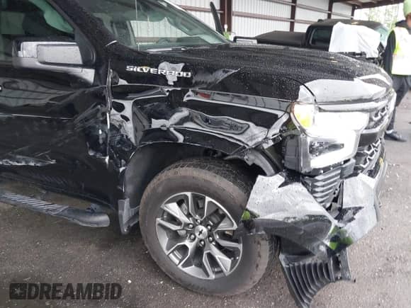 2025 Chevrolet Silverado 1500 RST with VIN 2GCUKEED8S1147730, listed as a IAAI auction lot 42241111 with 9,108 mi miles and . Bid and sale history available at DreamBid. Image 6.