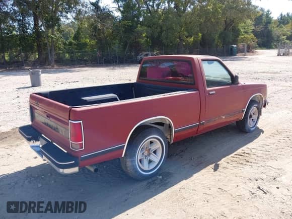 1992 Chevrolet S-10 z VIN 1GCCS14R2N8141022, wystawiony jako IAAI lot #43208907 z przebiegiem 437 760 mil mil oraz . Historia ofert i sprzedaży dostępna na DreamBid. Obrazek 4.