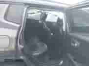 2019 Jeep Compass Altitude z VIN 3C4NJCBB8KT617753, wystawiony jako IAAI lot #42552275 z przebiegiem 63 298 mil mil oraz . Historia ofert i sprzedaży dostępna na DreamBid. Obrazek 8.