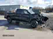 2019 Ram 1500 Rebel z VIN 1C6SRFET5KN580766, wystawiony jako Copart lot #54126805 z przebiegiem 129 515 mil mil oraz Szkoda całkowita • Salvage title. Historia ofert i sprzedaży dostępna na DreamBid. Obrazek 4.