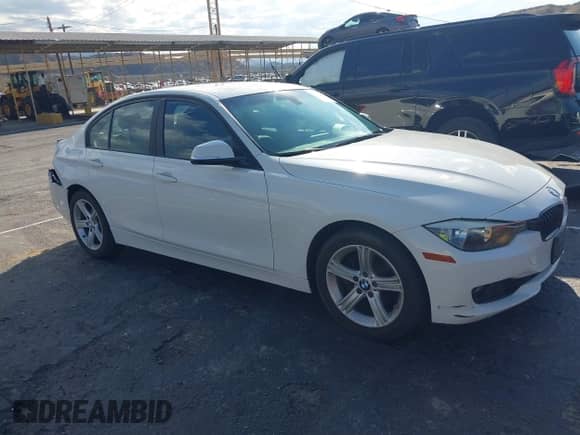 2015 BMW 3 Series 328i с VIN WBA3C1C58FK122780, выставлен на аукционе IAAI как лот 43294885 с пробегом 97 032 миль миль и . История ставок и продаж доступна на DreamBid. Изображение 1.