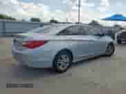 2011 Hyundai Sonata GLS z VIN 5NPEB4AC0BH100301, wystawiony jako Copart lot #70056025 z przebiegiem 186 621 mil mil oraz Szkoda całkowita • Salvage title. Historia ofert i sprzedaży dostępna na DreamBid. Obrazek 3.