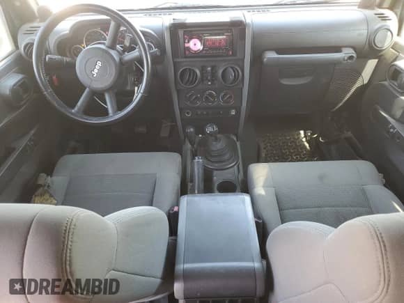 2008 Jeep Wrangler Unlimited Rubicon z VIN 1J8GA69198L550682, wystawiony jako Copart lot #57333575 z przebiegiem 176 224 mil mil oraz Szkoda całkowita • Salvage title. Historia ofert i sprzedaży dostępna na DreamBid. Obrazek 8.