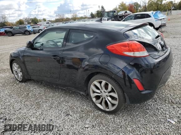 2013 Hyundai Veloster w/Black Int z VIN KMHTC6AD7DU138072, wystawiony jako Copart lot #90821765 z przebiegiem 123 633 mil mil oraz Czysty tytuł • Clean title. Historia ofert i sprzedaży dostępna na DreamBid. Obrazek 2.