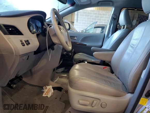 2012 Toyota Sienna XLE with VIN 5TDYK3DC6CS195431, listed as a Copart auction lot 82089045 with Not provided miles and Salvage title. Bid and sale history available at DreamBid. Image 7.