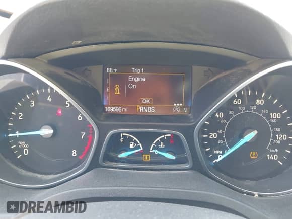 2017 Ford Escape Titanium z VIN 1FMCU9J9XHUC08079, wystawiony jako IAAI lot #43333080 z przebiegiem 169 596 mil mil oraz . Historia ofert i sprzedaży dostępna na DreamBid. Obrazek 7.