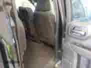 2019 Chevrolet Silverado 1500 LT z VIN 1GCRYDEK6KZ194243, wystawiony jako IAAI lot #43127832 z przebiegiem 196 341 mil mil oraz . Historia ofert i sprzedaży dostępna na DreamBid. Obrazek 8.